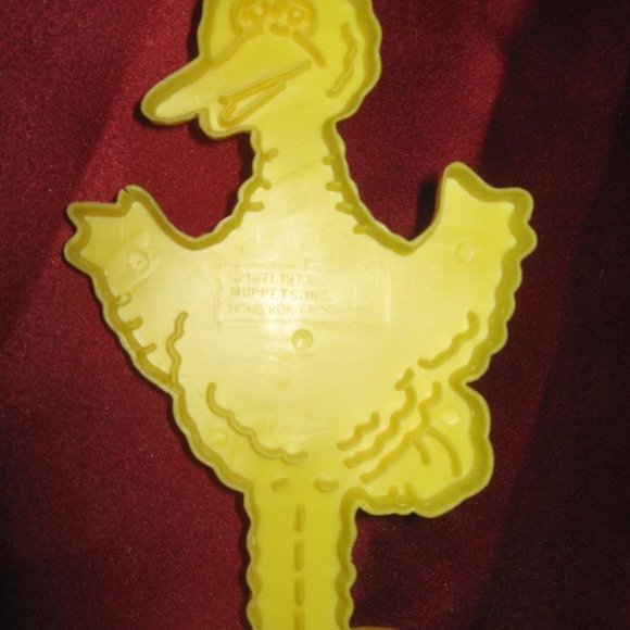 VINTAGE 1988 WILTON SET OF 4 SESAME STREET YELLOW PLASTIC COOKIE CUTTERS - Picture 6 of 11